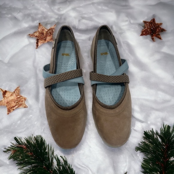 Teva Women's Flats in Brown and Blue - Picture 6 of 10